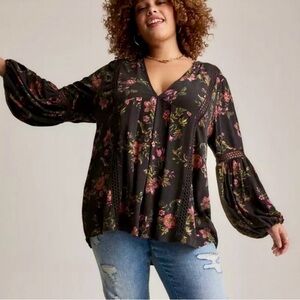 Torrid Festi Lace Inlay top size 1